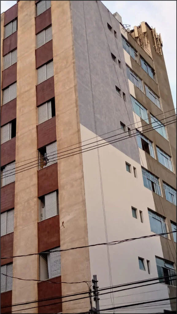 Aplicação do revestimento em edifício